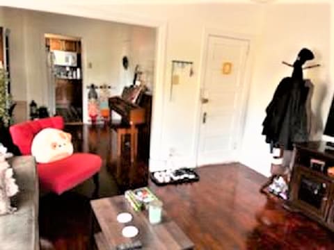 LIVING ROOM - 426 N Essex Ave