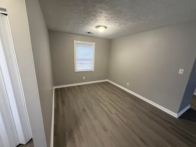 Photo - 724 Gatehouse Pl