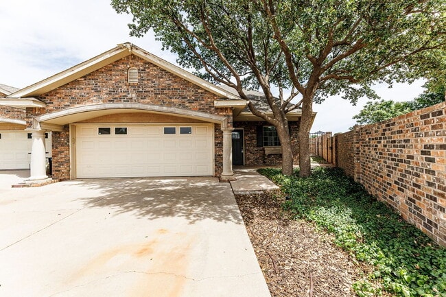 Building Photo - Spacious 3-Bedroom in Gated Community Unit 9