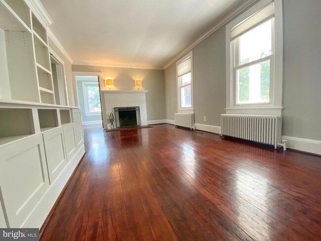 Building Photo - 432 E Luray Ave