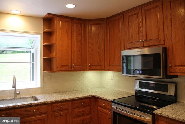 Building Photo - 1103 Delf Dr