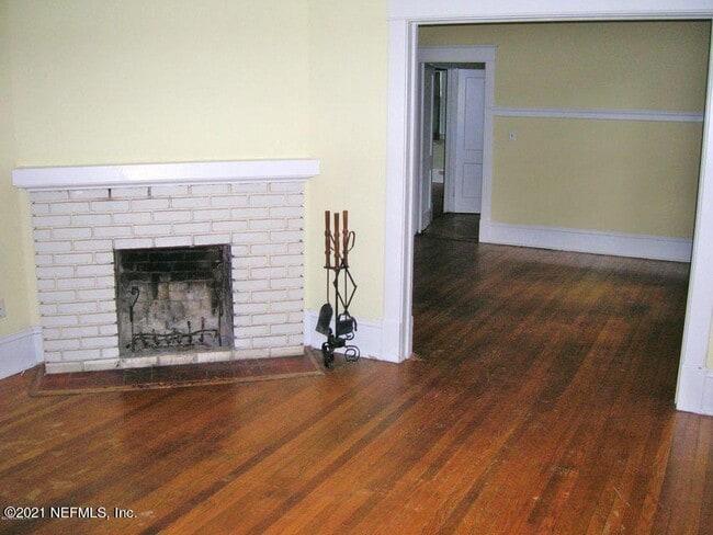 Photo - 2250 Myra St