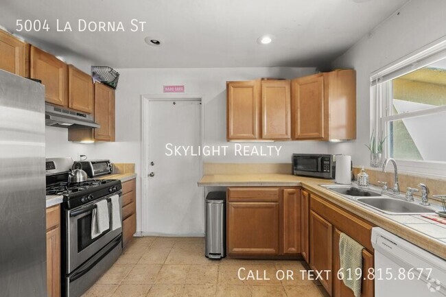 Building Photo - 5004 La Dorna St Rental