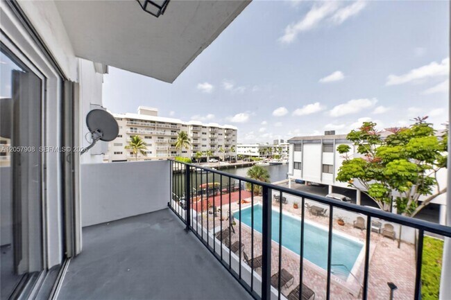 Photo - 3642 NE 171 St Unit 305