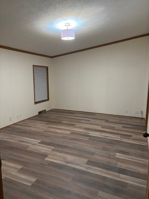 Dormitorio - Suelo de vinilo de lujo en toda la habitación - 1053 Fenn Rd