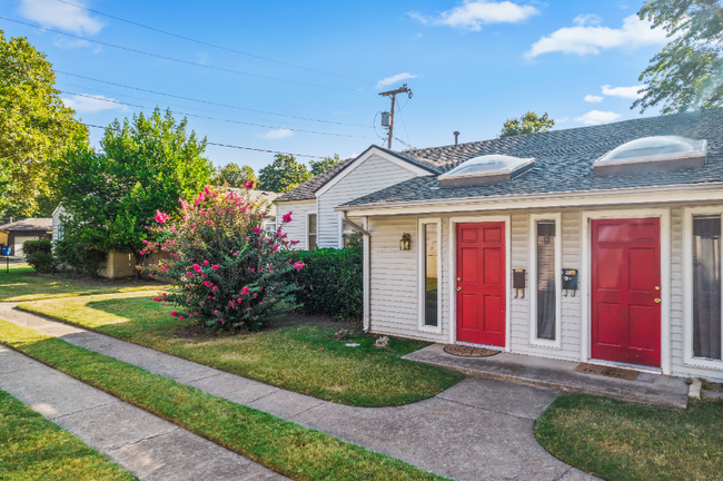 Photo - 1432 E 38th St House