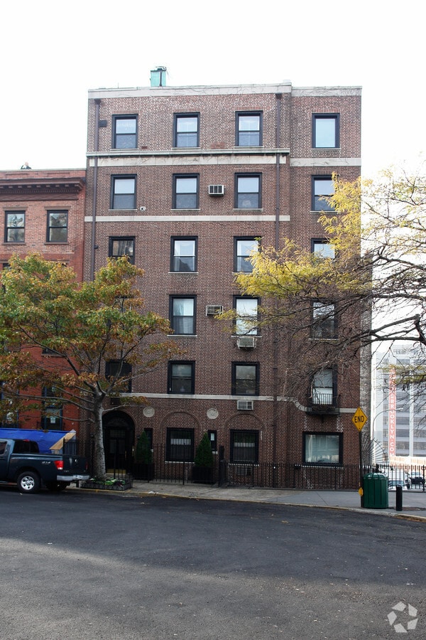 Photo - 8 Remsen St Apartments