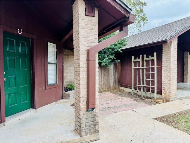 Photo - 907 Milford Way