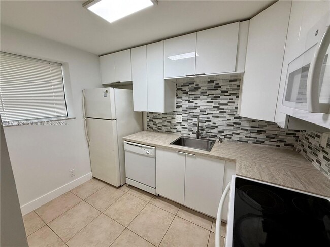 Photo - 702 Gardens Dr Unit 105