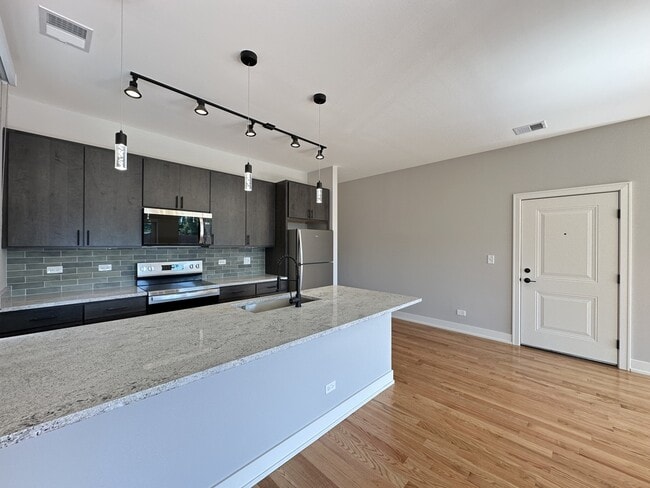 Photo - 2100 W 18th Pl Unit 302