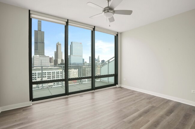 Photo - 760 W Adams St