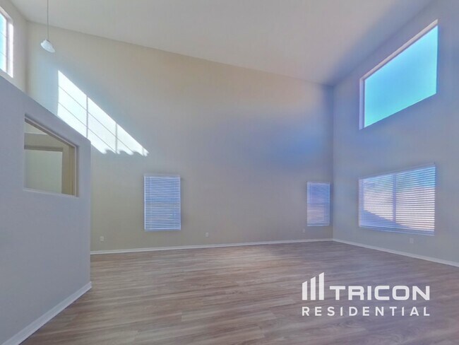 Photo - 22040 W Gardenia Dr