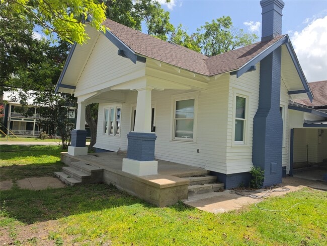 Photo - 101 Hackberry St