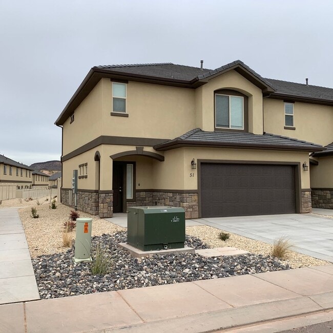 Building Photo - Spacious 3-Bedroom Townhome in Black Hawk ...