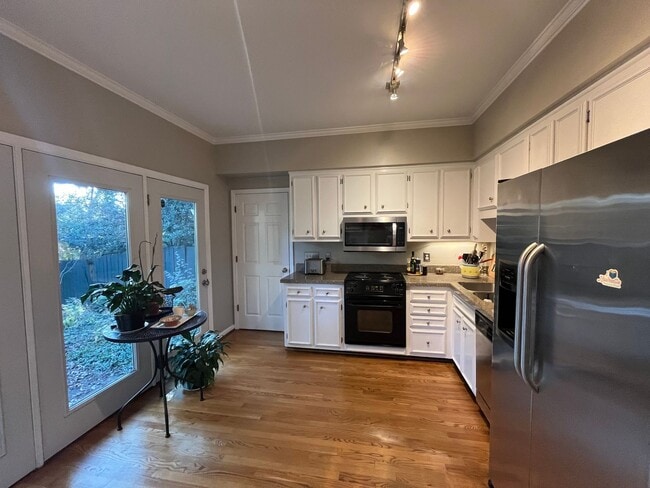 Photo - 2 Bedroom/ 2.5 Bath Townhome with 1 Car Ga...