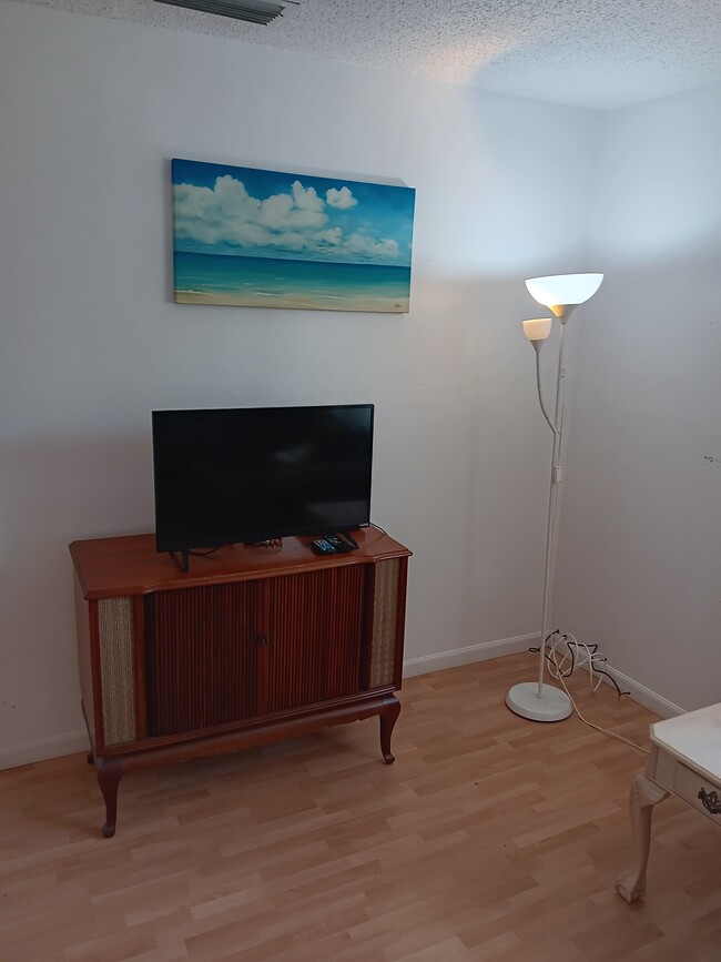 Photo - 203 C St Unit A