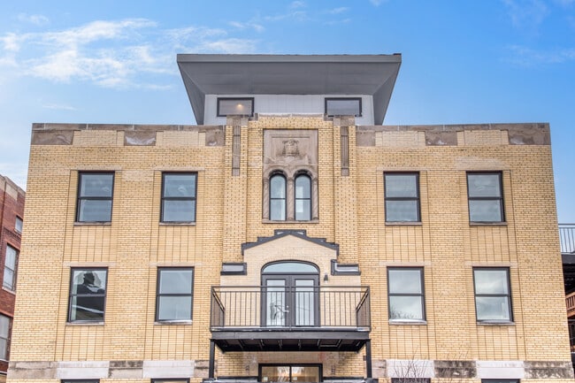 Building Photo - 4622 N Ashland Ave Unit 302