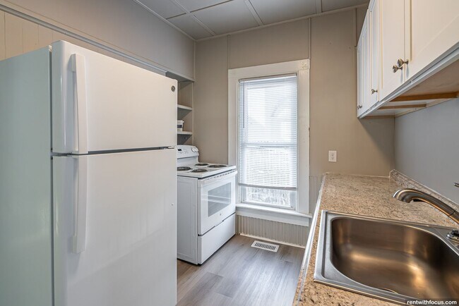 Building Photo - 716 Central St Unit 716A