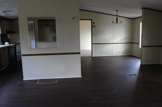 Photo - 609 Sapling Ln