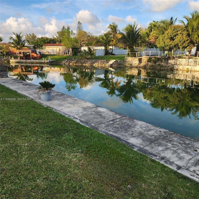 Photo - 3325 S Lake Dr