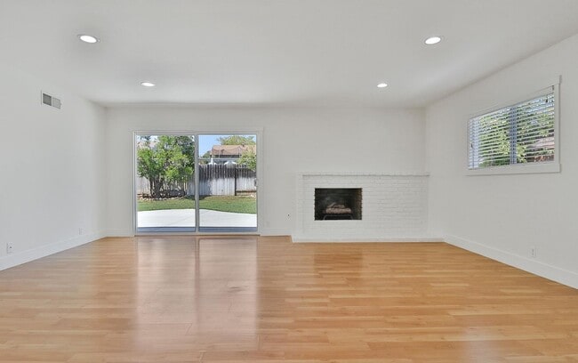 Photo - 1917 Hobart Dr