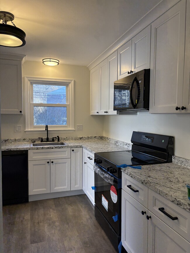 Eat-in Kitchen - 287 Norwood Rd Townhome