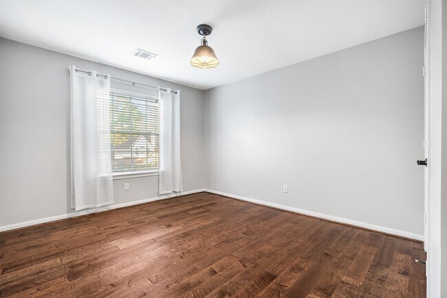 Photo - 11 Winrock Pl