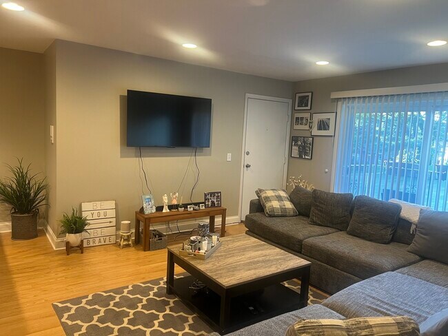 Photo - 9352 Bay Colony Dr Unidad 2E Rental