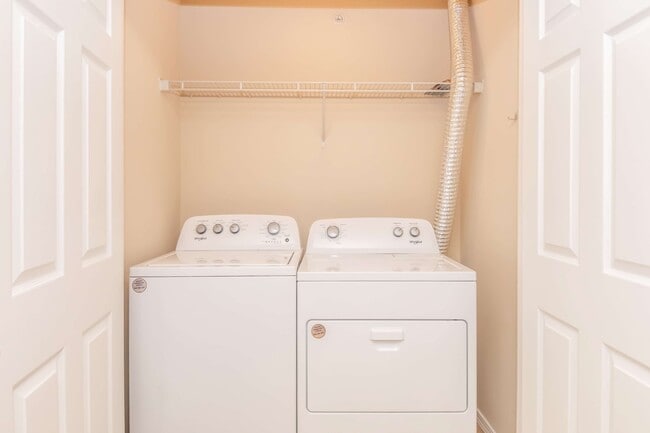 Scenic Station Apartments Laundry
