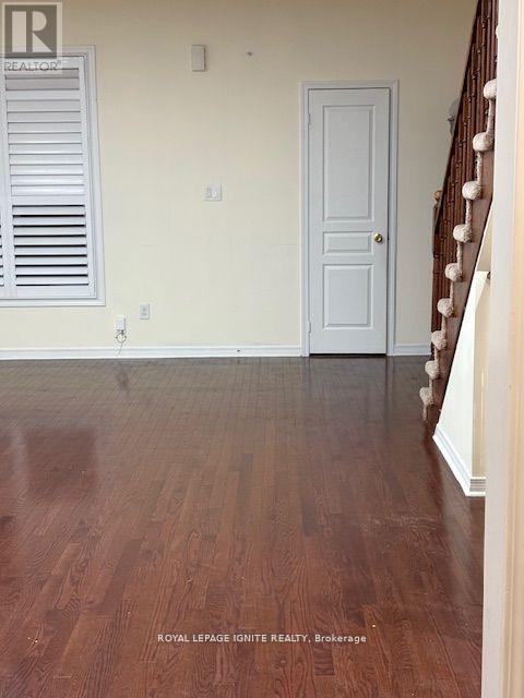 Photo - 11 Curran Hall Crescent