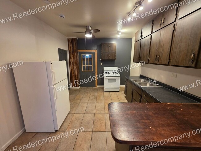 Photo - 4947 Northcote Ave Unit 1R