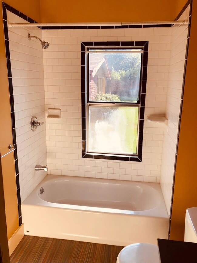 Photo - 1 Bed/1 Bath Corner Unit in Historic Building - Harriman Stret Unidad 4