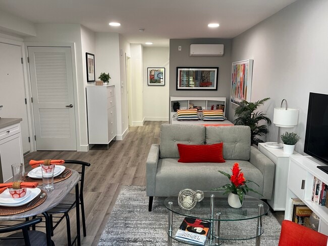 Building Photo - Kingsley Diplomat Apartments