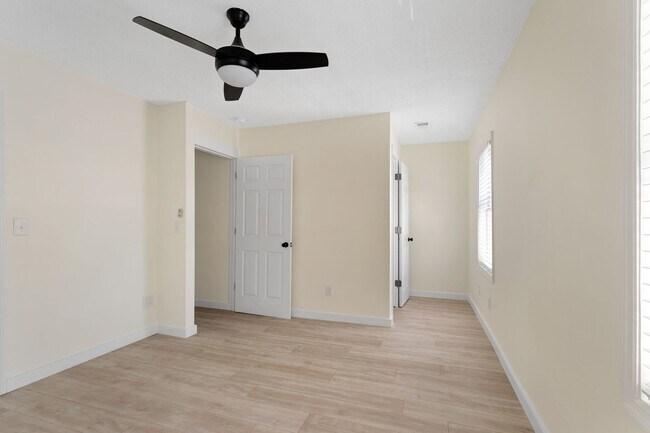 Photo - 124 Drake St