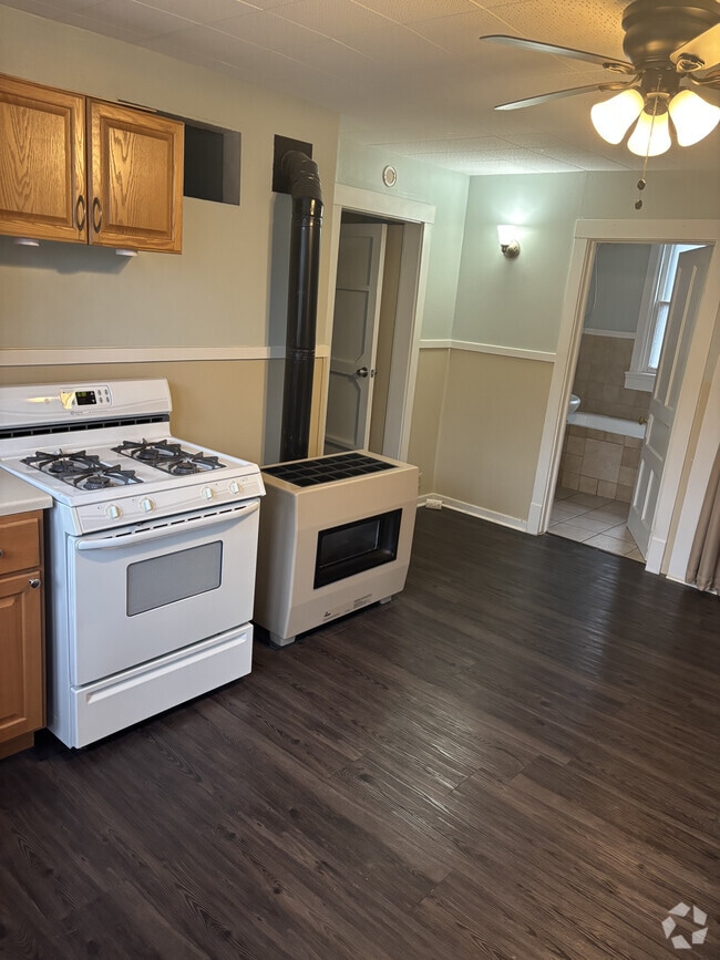 Building Photo - 113 Mariemont Ave Unit 2 Rental