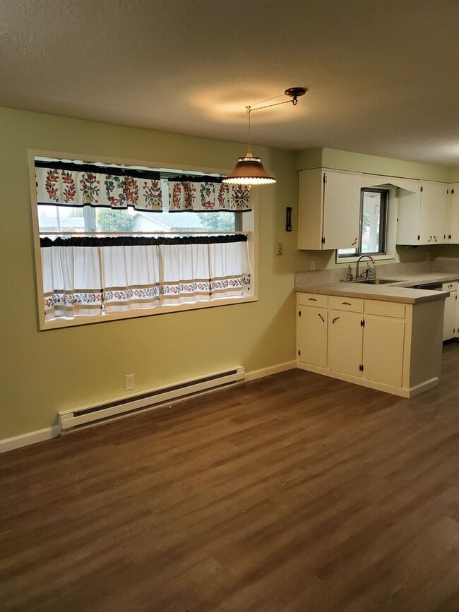 Photo - 3BD / 1.5BA Completely Remodeled Ranch wit...