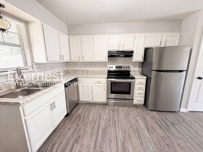 Photo - 1800 Labette Manor Dr