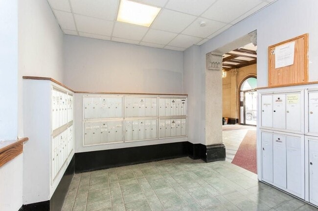 Photo - 505 W Belmont Ave Unit 2e