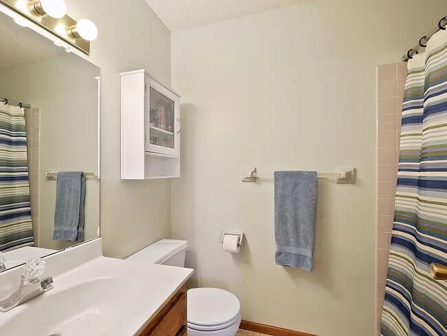 Building Photo - 1125 Minnesota St S Rental