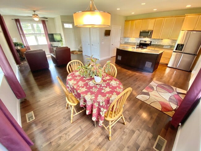 Building Photo - 2 Bedroom Home in Williston VT Available 9...