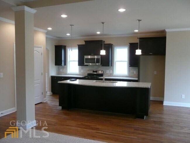 Photo - 303 Long Branch Ct