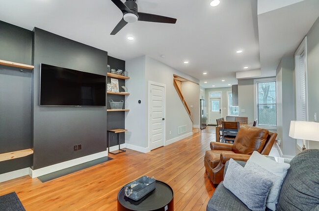 Photo - 731 Hamlet St