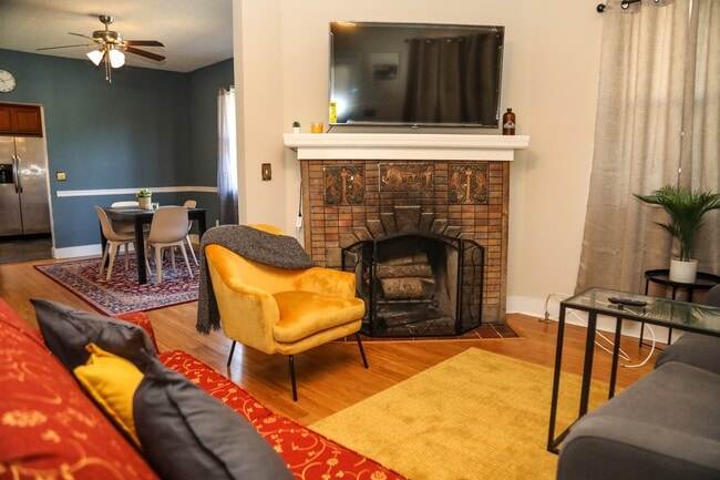 Photo - 111 E 11th St