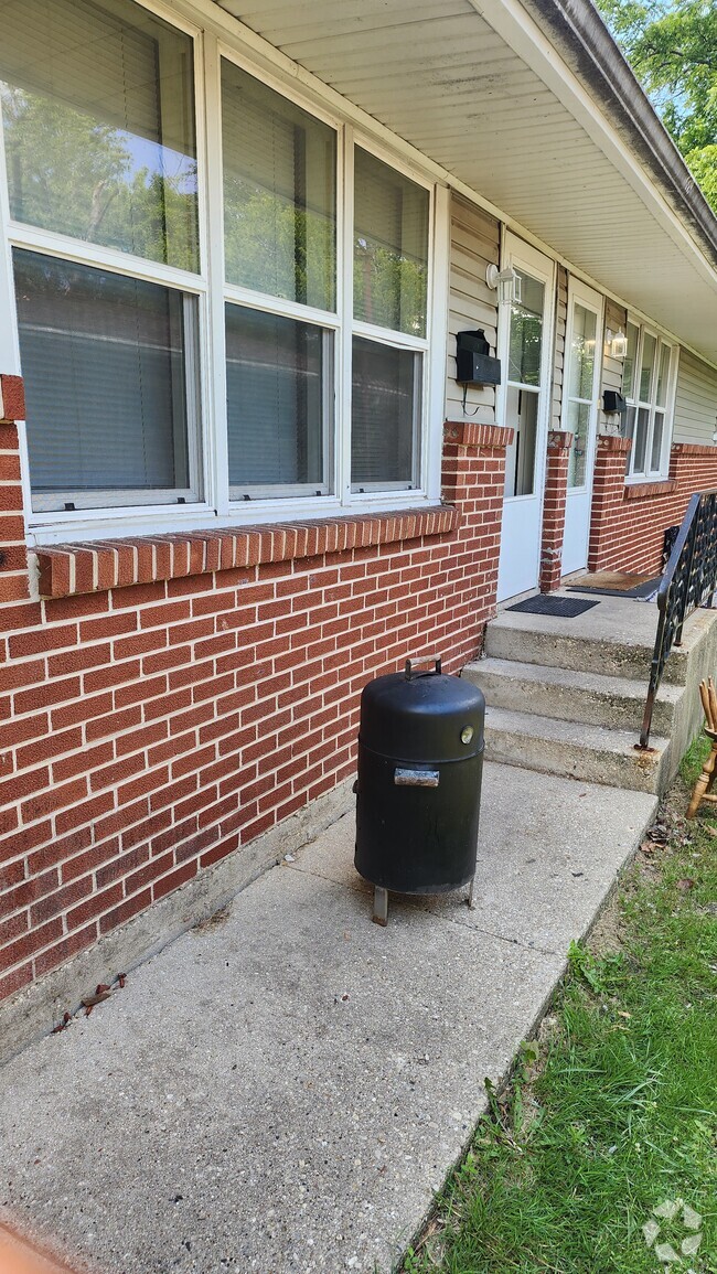 Building Photo - 704 Royal Ave Unit 704 Rental