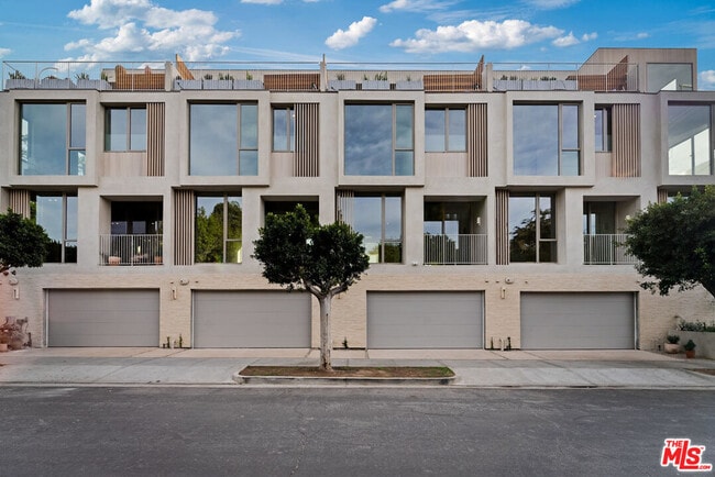 Building Photo - 755 N Alfred St Unit B