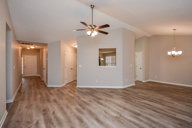 Photo - 245 Lakeside Point