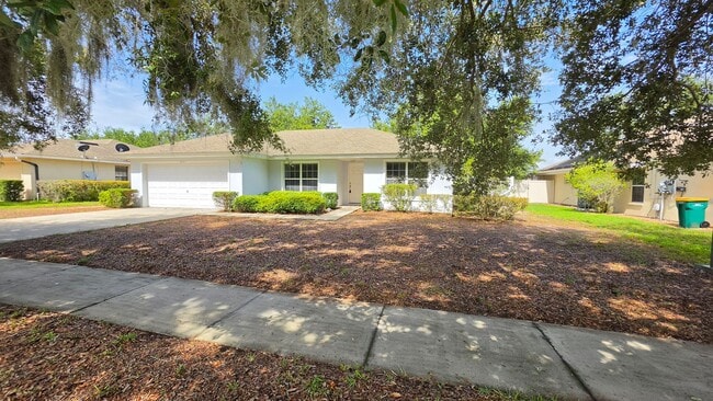 Building Photo - 3 Bed, 2 Bath, 2 Car garage in The Groves at Baytree Community