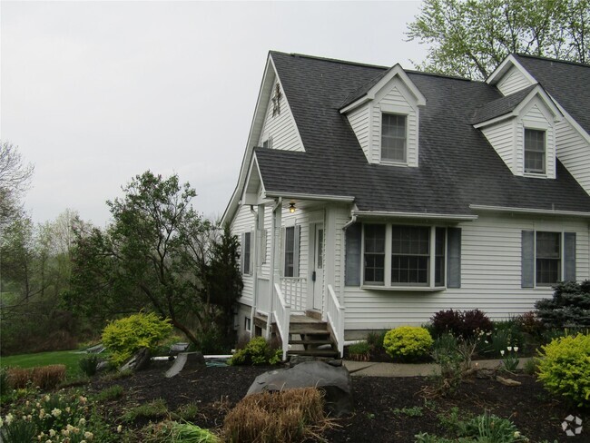 Building Photo - 253 Ridge Rd Unit 1 Rental