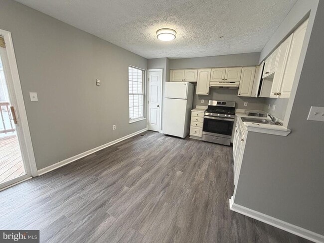 Photo - 8624 Mayaone St