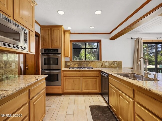 Photo - 445 Country Club Dr